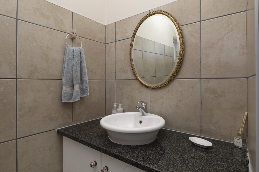 5 Bedroom Property for Sale in Kleinemonde Eastern Cape